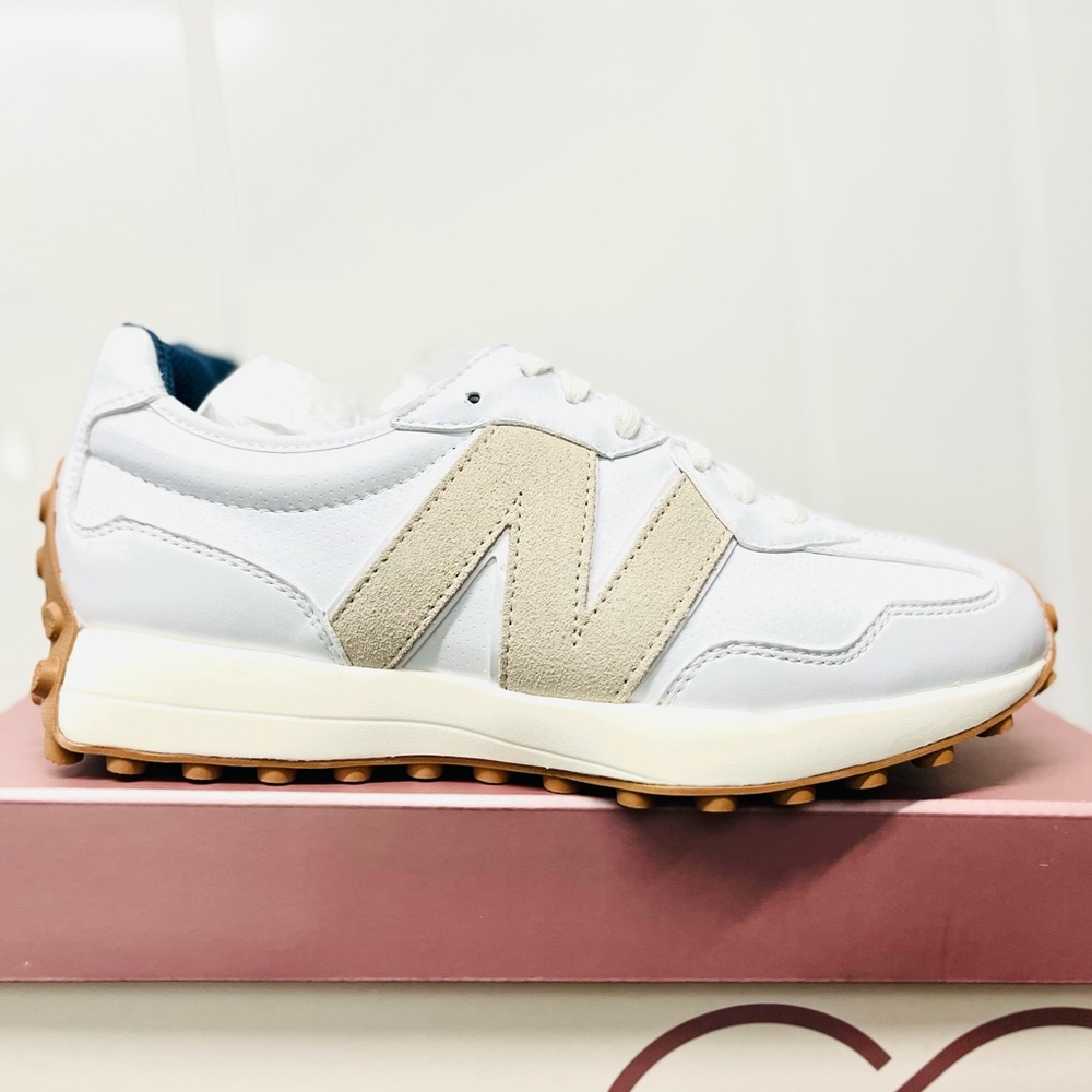 New Balance 327 Golf & Casual LEATHER Women's Sneakers Shoes White Tan size 9 - Picture 2 of 15